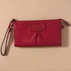 ⭐️Coach Wallet Wristlet